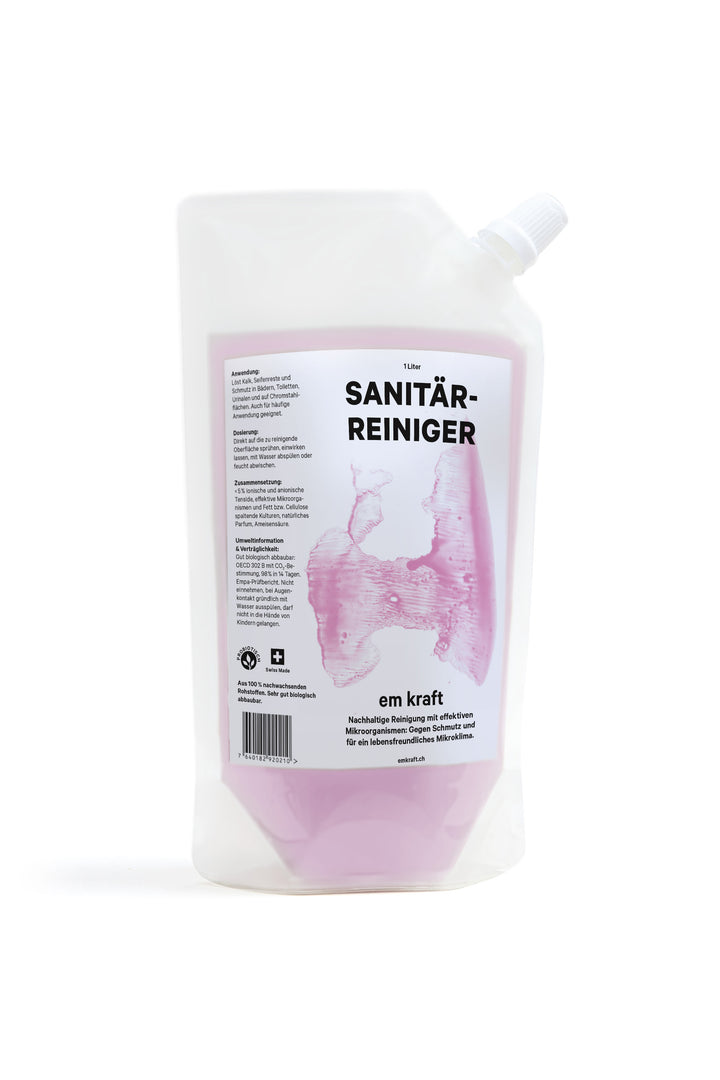 Ökologischer em kraft Sanitärreiniger Refill Nachfüllbeutel 1l Bad und WC Reiniger. Löst Kalk, Seifenreste und Schmutz in Bädern, WC und auf Chromstahlflächen. Mit effektiven Mikroorganismen und 100% natürliche Inhaltsstoffen, frei von Tensiden auf Palmölbasis